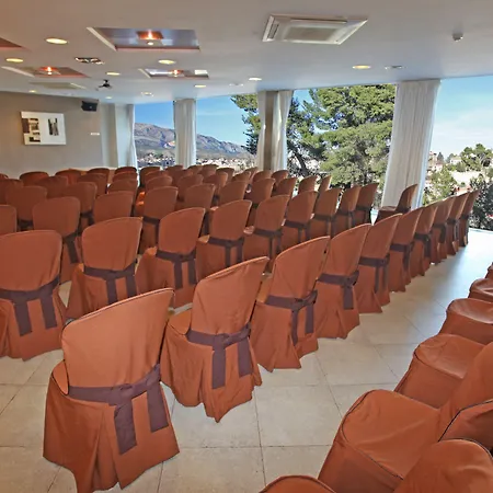 Savoy בית הארחה 2*